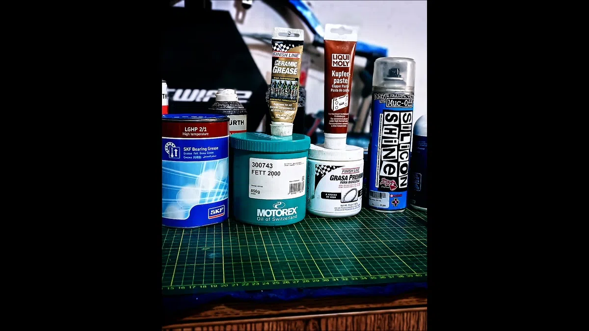 bicycle-grease-tribology-SKF-Motorex-FinishLine-LiquiMoly-MucOff-professional-workshop-trujillo-peru-bikelab