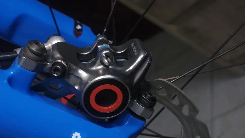 Magura MT8 caliper for hydraulic braking — BikeLab Studio · Carlos Eduardo Ravello Joo